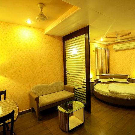 Hotel Ashiana Jamnagar Ngoại thất bức ảnh