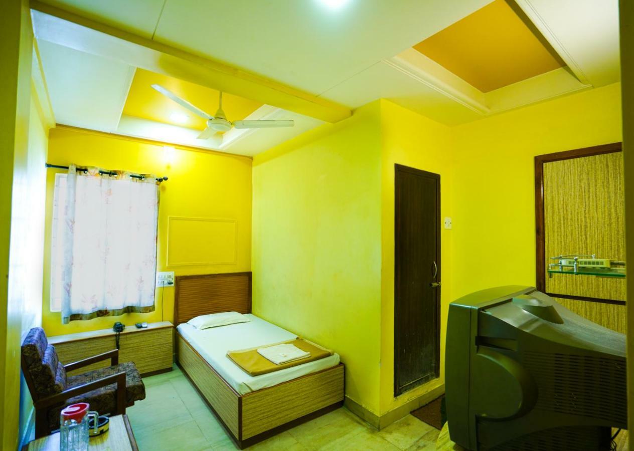 Hotel Ashiana Jamnagar Ngoại thất bức ảnh