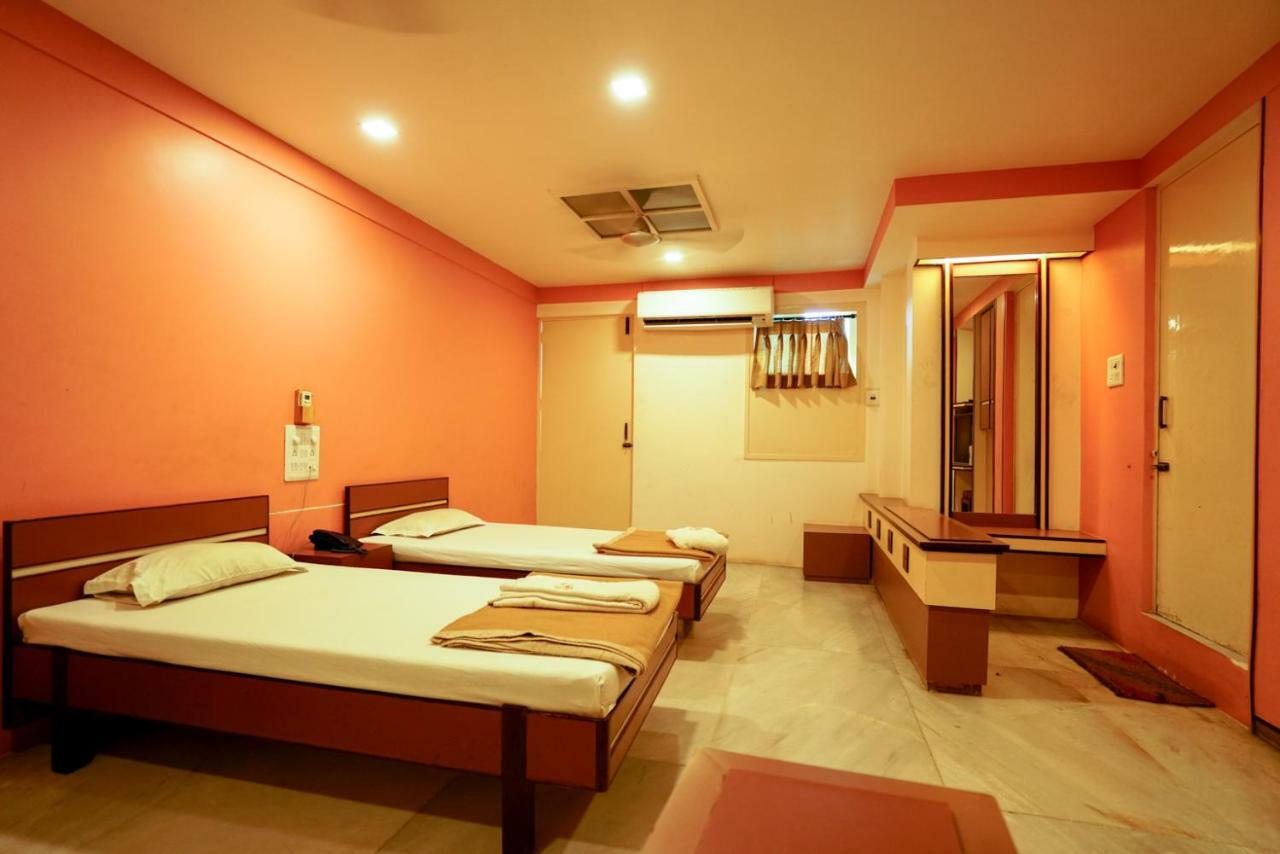 Hotel Ashiana Jamnagar Ngoại thất bức ảnh
