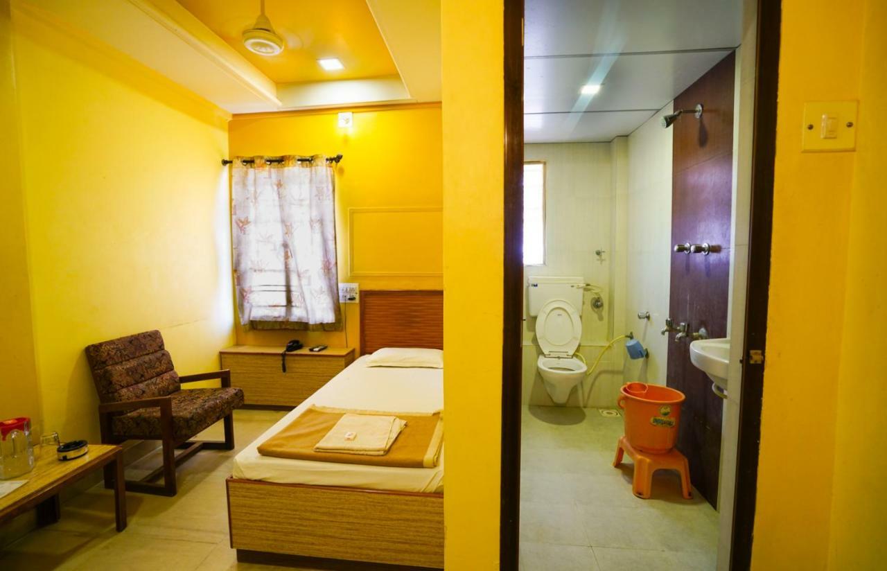 Hotel Ashiana Jamnagar Ngoại thất bức ảnh