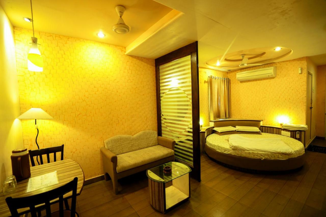 Hotel Ashiana Jamnagar Ngoại thất bức ảnh
