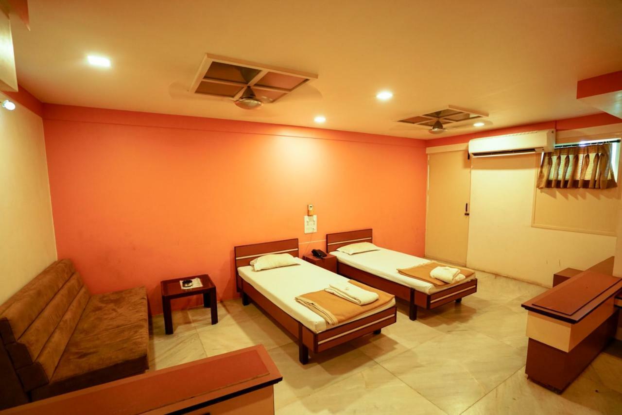 Hotel Ashiana Jamnagar Ngoại thất bức ảnh