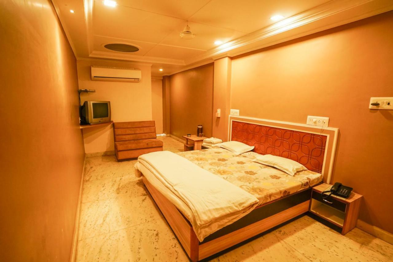 Hotel Ashiana Jamnagar Ngoại thất bức ảnh